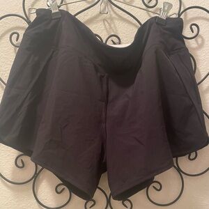 Women’s all black crz yoga shorts size large